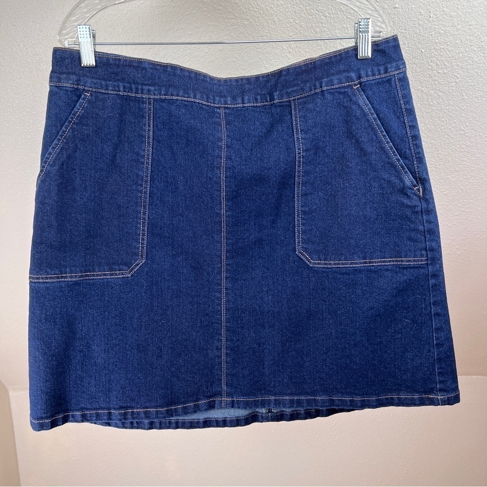 CHARTER CLUB Denim Skirt w/Exposed Back Zipper. Size 16. 4 Pockets